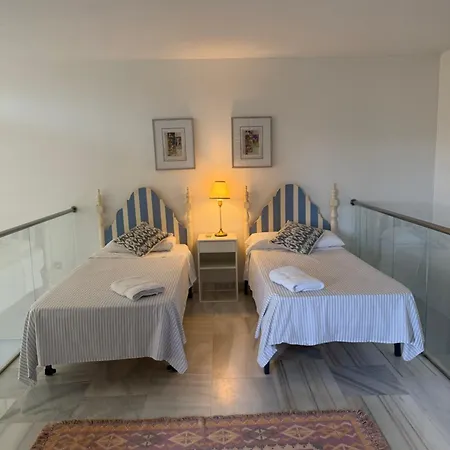 Duplex Botanico إِستيبونا